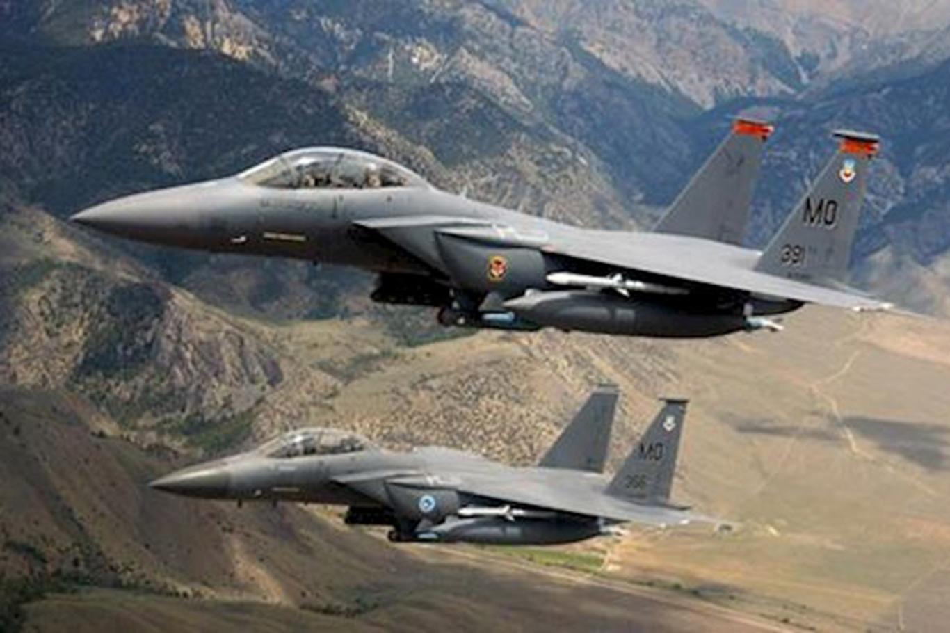 U.S fighter jets bomb munitions storage bunker left behind in Syria U.S fighter jets bomb munitions storage bunker left behind in Syria